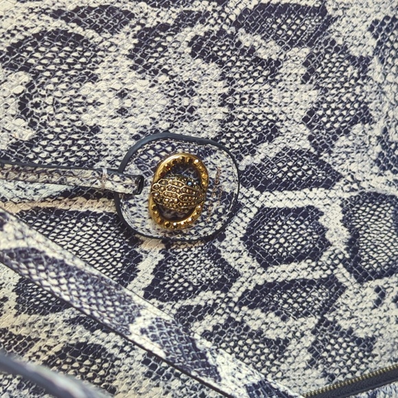 Kurt Geiger Elegant Genuine Leather Snakeskin Tote Bag With Removable Pouch - Picture 2 of 6